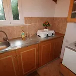 White House Pagoi * Agios Georgios Pagon