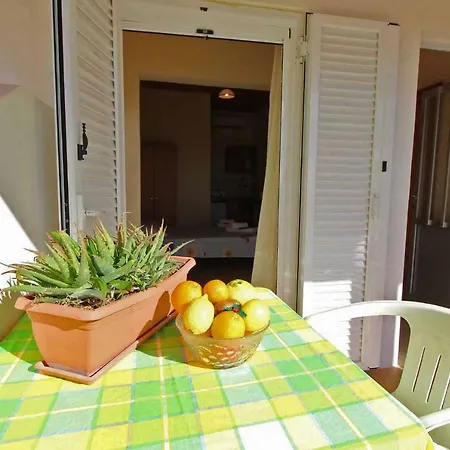 White House Pagoi * Agios Georgios Pagon