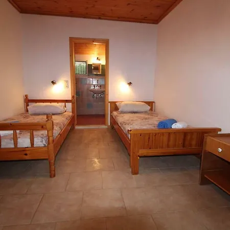 White House Pagoi * Agios Georgios Pagon