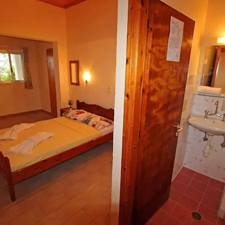 White House Pagoi * Agios Georgios Pagon