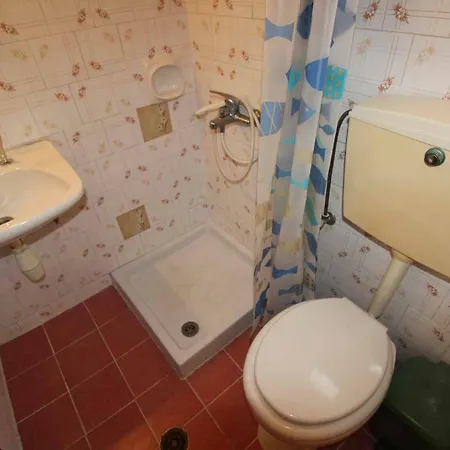 White House Pagoi * Agios Georgios Pagon