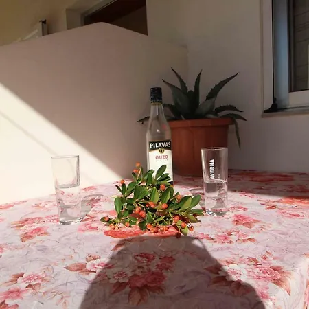 White House Pagoi * Agios Georgios Pagon