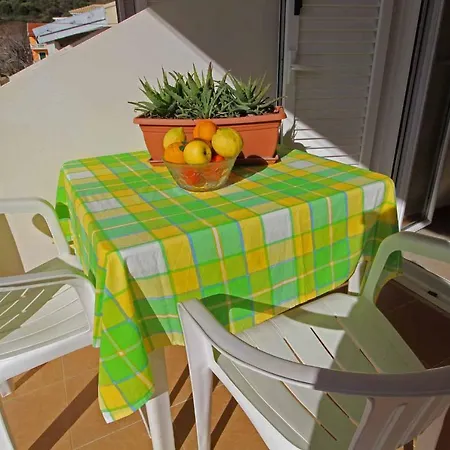 White House Pagoi Apartment *