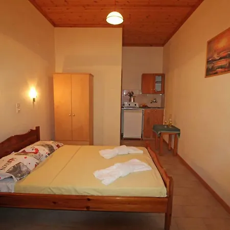 White House Pagoi * Agios Georgios Pagon