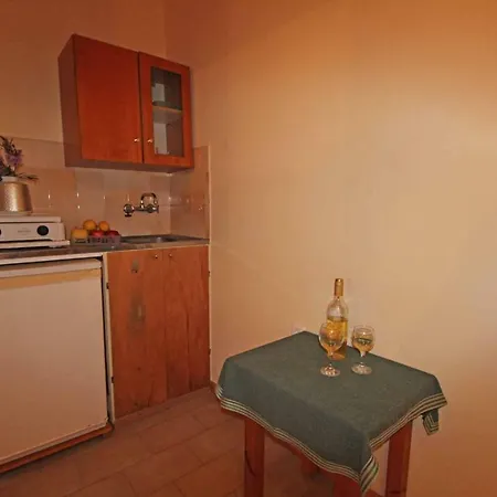 White House Pagoi * Agios Georgios Pagon