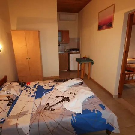 White House Pagoi Apartment *