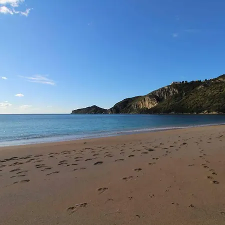 White House Pagoi Apartment *